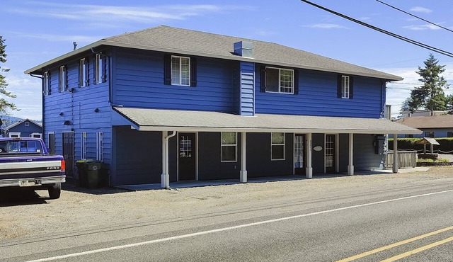 Ground floor condo with fast WiFi, patio, full kitchen, & private washer/dyer