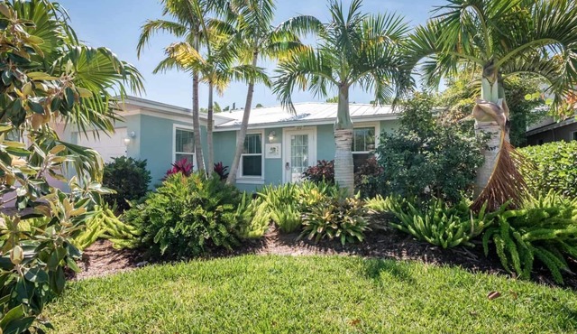 Ground Floor Cottage with 2 Master Suites and Private Heated Pool - Close to Beach!