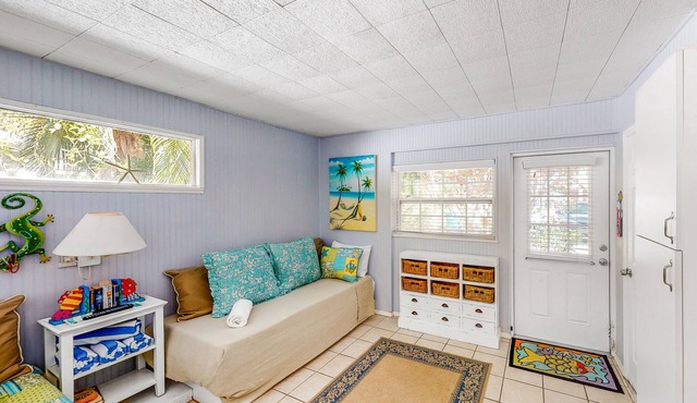 Ground-floor duplex with fast WiFi, central AC & grill