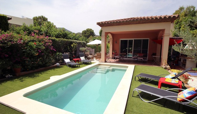 Ground floor in Golf de Bonmont with private swimming pool