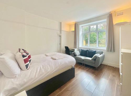Ground floor Flat at Finchley Road