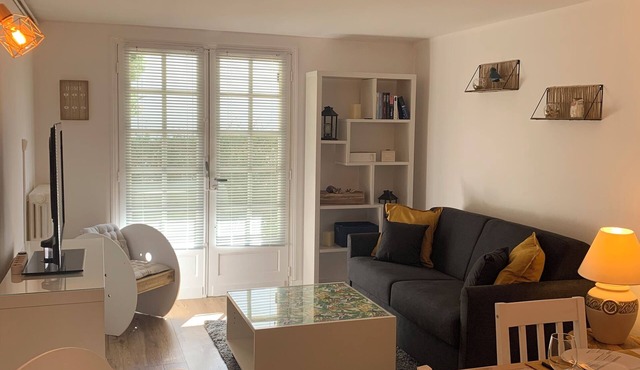 Ground floor flat with garden - 3* furnished holiday home- all comforts - wifi