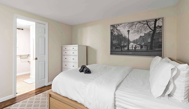 Ground-Floor Forest Park Studio | Parking, Washer/Dryer & Fast Wi-Fi