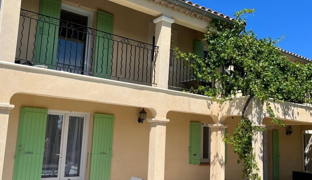 Ground floor Villa with swimming pool + petanque area - 2 bedrooms with en-suite bathrooms