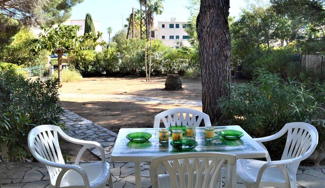 Ground Floor Apartment for 4 Near Cavalaire Beach with Terrace and Parking