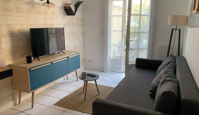 Ground floor apartment with large terrace 20 meters from the beach