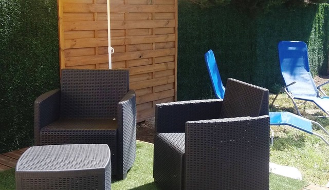 ground floor 2 people - terrace & garden - semi outdoor Jacuzzi - 15mn