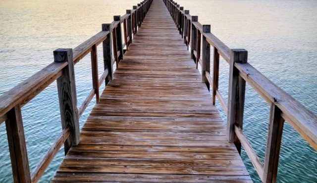 Ground Floor Gem: Private Beach, Pier & Pool