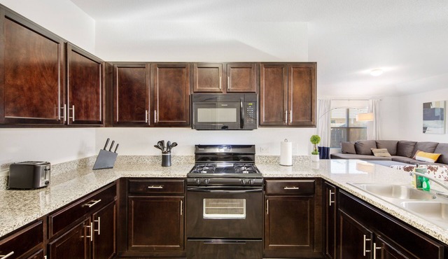 Ground-floor home with foosball table, washer/dryer, AC, enclosed patio & WiFi