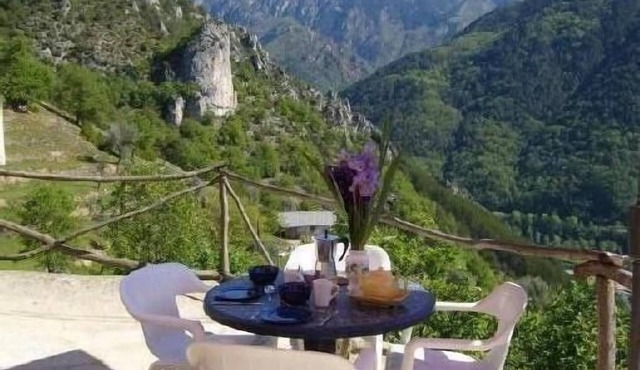 Ground floor house with stunning views over the tops of Mercantour