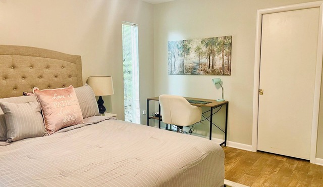 Ground floor lovely 1-bedroom condo in fabulous Hoover with full kitchen