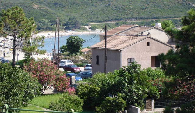 Ground floor Maison Rose 50 metres from the sandy beach