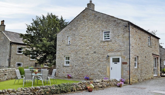 Ground Floor: nLiving room: TV, Sky, Open FirenDining room.