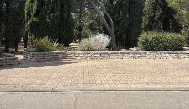 Ground floor of a house 50 m from the garrigue, 18 km from Nîmes, 30 km from the sea