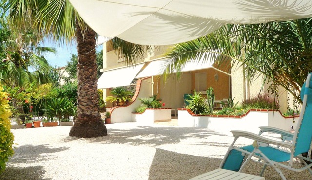 ground floor of a beautiful villa, private garden, 200m from shops