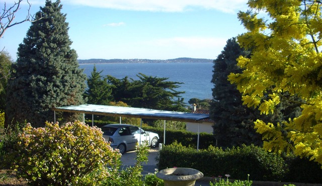 GROUND FLOOR OF VILLA facing the tip of Giens