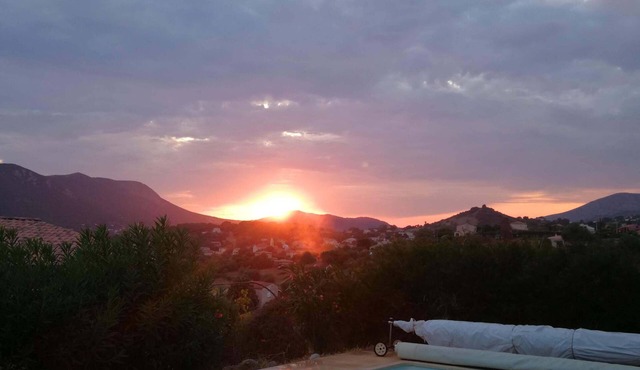 Ground floor of villa-house, T3 apartment 10 min from Ajaccio with swimming pool.