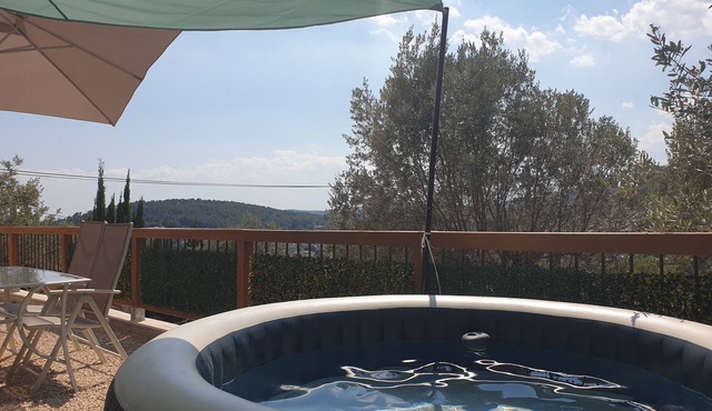 Ground floor of villa with dominant view on callas. Free inflatable spa