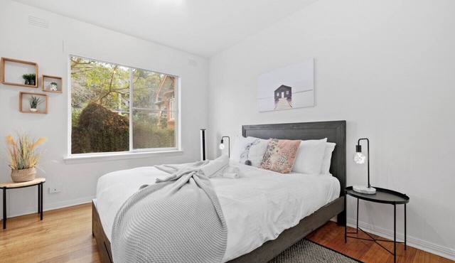 Ground floor one bedroom apartment in South Yarra