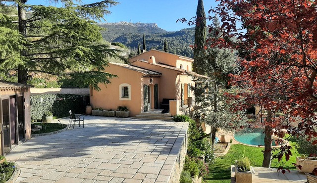 Ground floor, pool, pool house, close to the beach - sleeps 3 - Air-conditioned