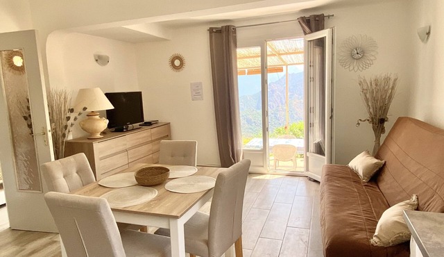 Ground floor rental, in a villa located in Pina