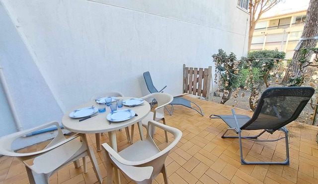 Ground Floor Studio with Terrace and Private Parking