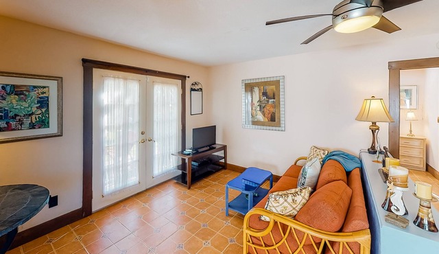 Ground Floor, Snowbird-Friendly Cottage with High-Speed WiFi