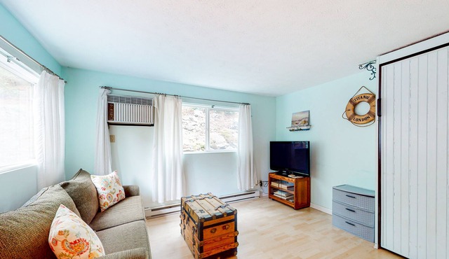 Ground-floor studio with patio & AC - walk to Ogunquit Beach & downtown