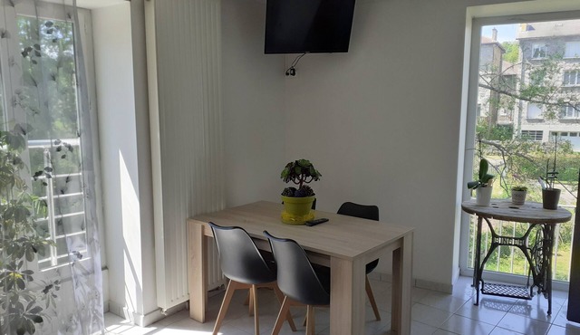 Ground floor studio for 2 to 4 people in the center of Tence