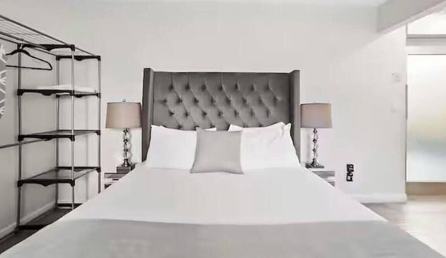 Ground Floor studio w/Queen bed TJ border 103