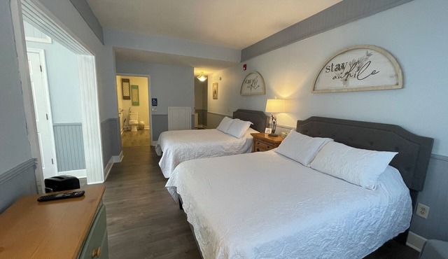 Ground floor, Two queen Beds - Room 6 The Inn at Dirickson Creek
