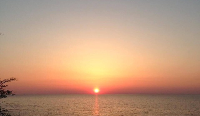 Ground Floor Lakefront Condo- Indoor Pool, Private Beach, Balcony