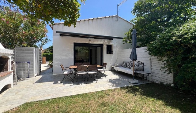 Ground floor, walking distance to the sea