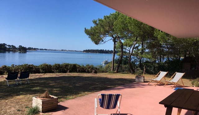 Ground floor with panoramic view of the Gulf of Morbihan and access to the beach