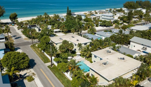 Ground-level AMI Condo Near the Beach! Large heated pool!