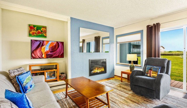 Ground Level Condo Right on the Pacific Ocean