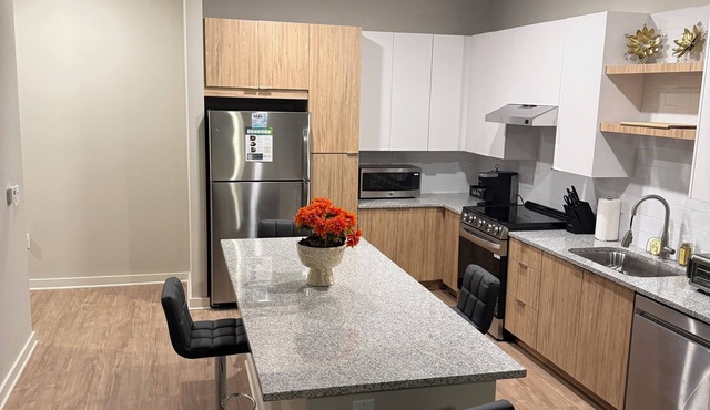 Ground Level Quiet and Cozy Accessible 1bedroom apartment near Airport