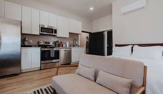 Ground-Level Smart-Lock Studio · Walk to SSM-SLU Hospital · Free Street Parking