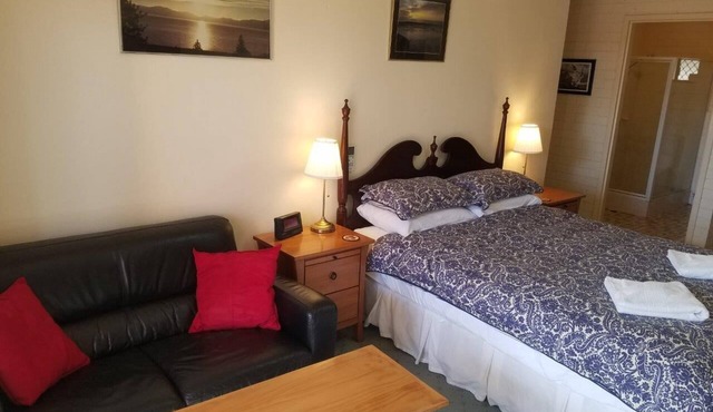 Ground level studio in Dalmeny Shores