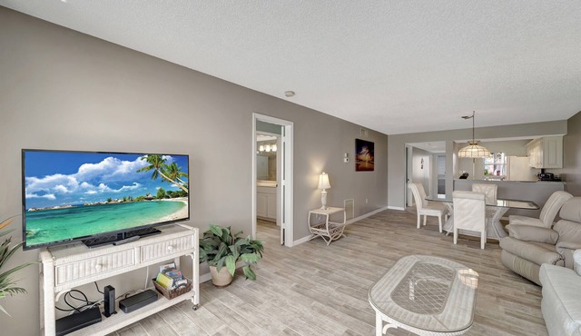 Ground unit Pool 10 Min to beach on golf course