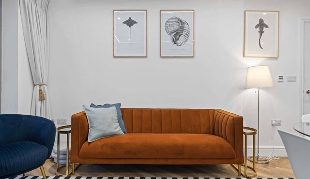 Groundfloor Apartment Opposite Beach with Parking