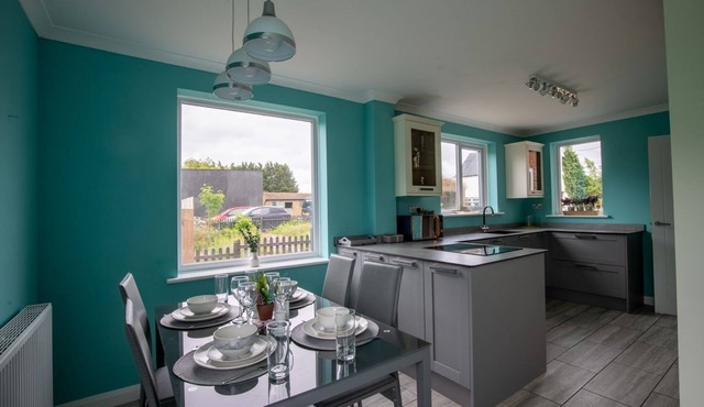 Group Accommodation | 8 Single Beds | Private Gated Property | On-Site Parking