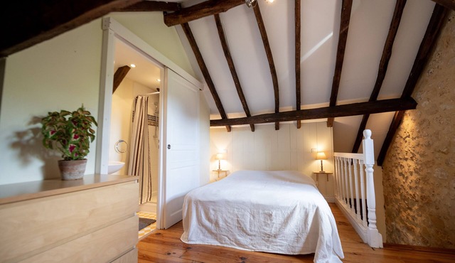 Group accomodation 6p with pool & wooden terrace in the heart of the Dordogne