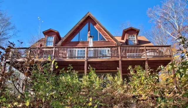 Group events, 20+ people, Bachelor parties, Lehigh River, near skiing, hot tub