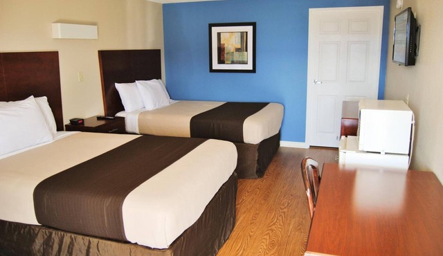 Group-Friendly Room Near Wheeling Island Racetrack | Free Breakfast & Parking