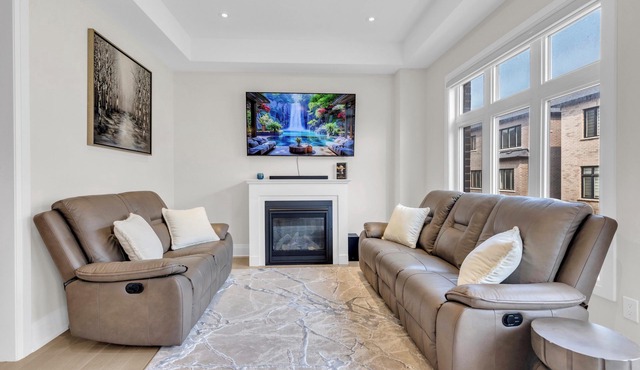 Group-Friendly 4BR Home | Sleeps 12+| Near Hwy 403