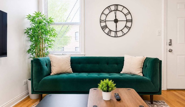 Group-Friendly 4BR Hyde Park Retreat Near UChicago