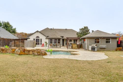 Group-Friendly Burleson Getaway with Outdoor Oasis