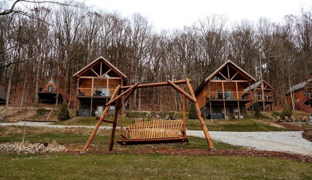 Group Friendly Cabin with Spa on the Deck in Ohio