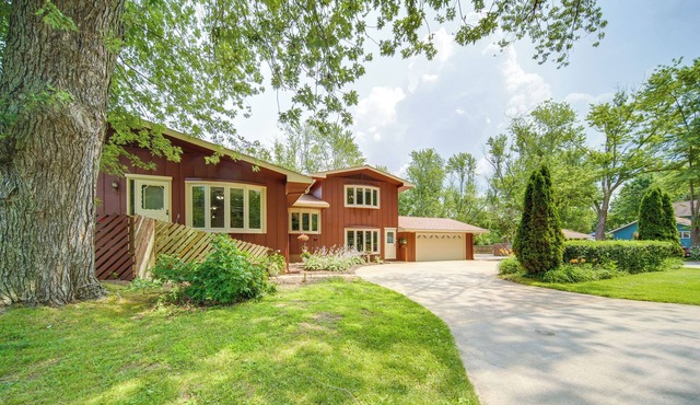 Group-Friendly Lake Erie Getaway w/Private Yard